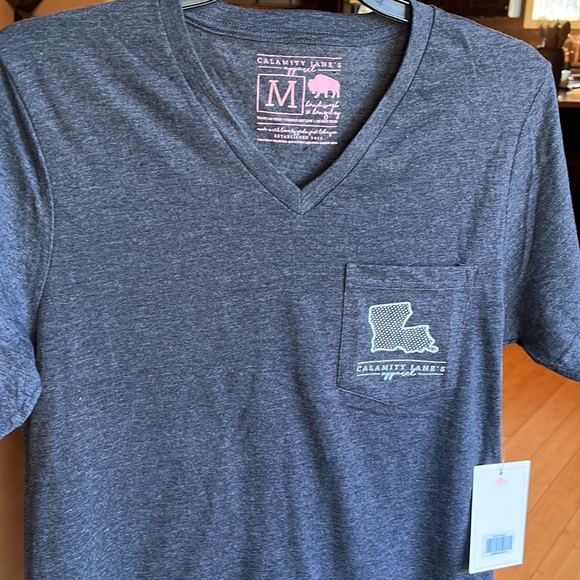 NWT Calamity Jane’s Apparel Louisiana Charcoal Gray SS Tee, Sz M - Picture 9 of 13